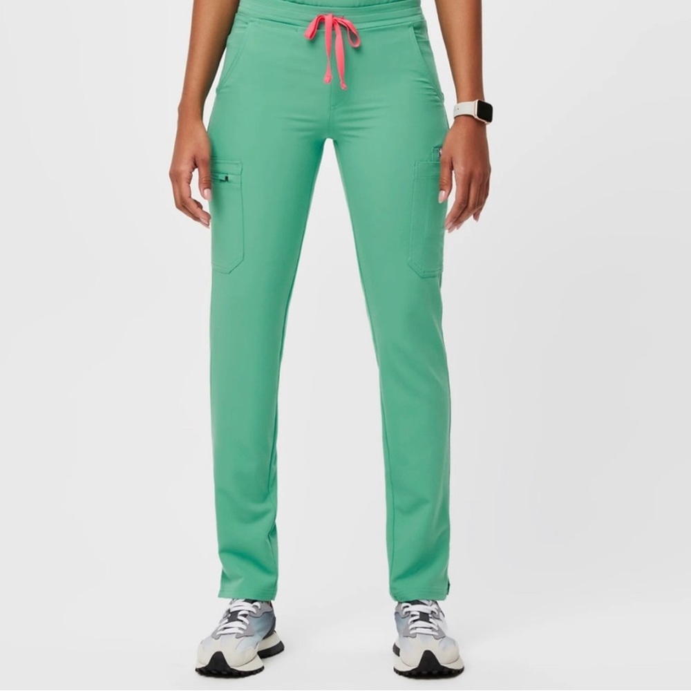 Figs Yola Surgical green scrubs